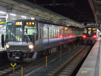 JR西日本223系電車 クモハ223形（Mc） クモハ223-7 鉄道フォト・写真 by kinokuniさん 和歌山駅 (JR)：2018年05月26日21時ごろ