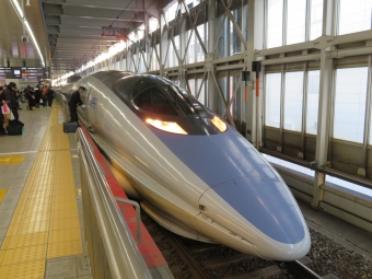 JR西日本 521形(Mc) 521-7004 鉄道フォト・写真 by kinokuniさん 博多駅 (JR)：2020年01月01日11時ごろ
