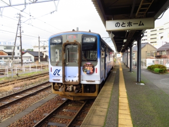 のと鉄道NT200形 NT204 鉄道フォト・写真 by kinokuniさん 七尾駅 (のと鉄道)：2020年12月13日10時ごろ