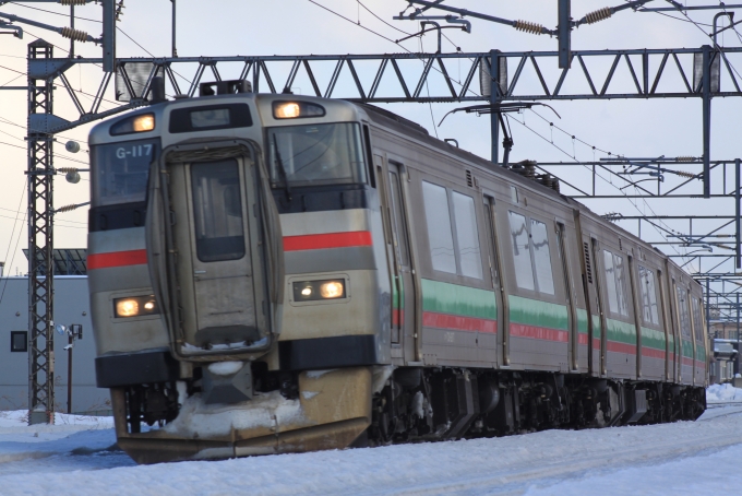 鉄道フォト・写真：JR北海道731系電車  クハ731-117 菊水カーブ 鉄道フォト・写真 by mr.golfさん - 撮影日 2024/02/08 15:09