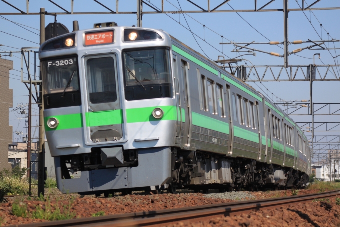 鉄道フォト・写真：JR北海道721系電車  快速エアポート クハ721-3203 上白石橋 鉄道フォト・写真 by mr.golfさん - 撮影日 2024/07/02 15:07