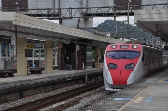台湾鉄路管理局 TEMU2000型 プユマ 鉄道フォト・写真 by koreanrailfanさん ：2023年06月13日16時ごろ