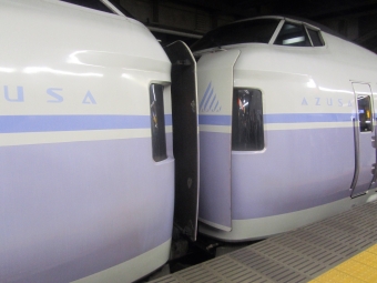 JR東日本E351系電車 鉄道フォト・写真 by Ome  Rapidさん 新宿駅 (JR)：2018年04月07日13時ごろ