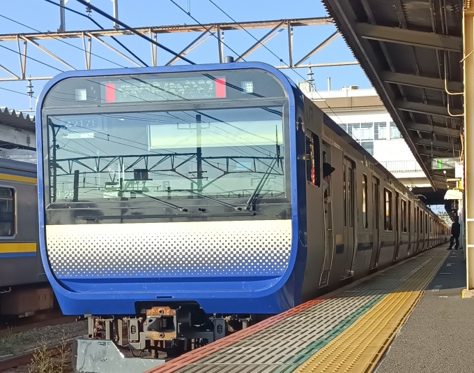 JR東日本E235系電車 鉄道フォト・写真 by Ome  Rapidさん 成田駅：2023年10月28日15時ごろ