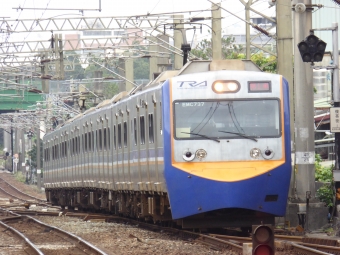 台湾鉄路管理局 EMU700型 EMC737 鉄道フォト・写真 by walker2000さん ：2018年12月30日11時ごろ