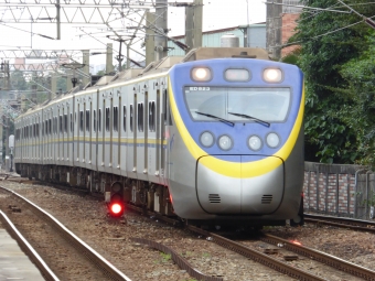 台湾鉄路管理局 EMU800型 ED823 鉄道フォト・写真 by walker2000さん ：2018年12月30日10時ごろ
