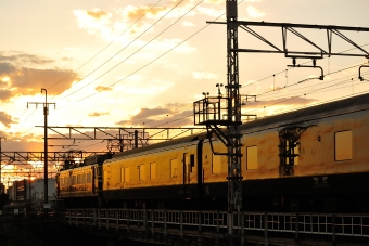 JR西日本 トワイライトエクスプレス(特急) EF81 44 鉄道フォト・写真 by kaz787さん 高槻駅：2014年11月29日16時ごろ