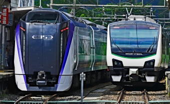 JR東日本HB-E300系気動車 RESORT　HYBRID　TRAIN 鉄道フォト・写真 by hd乗りさん 南小谷駅：2023年07月16日14時ごろ