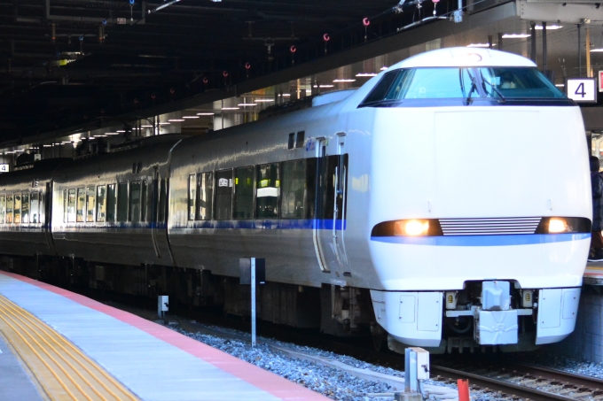 鉄道フォト・写真：JR西日本 683系電車 サンダーバード 新大阪駅 (JR) 鉄道フォト・写真 by Cherry blossomsさん - 撮影日 2023/02/12 10:19