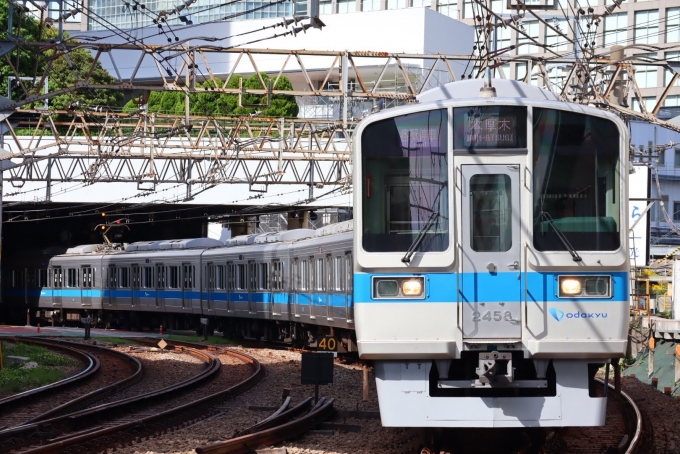 小田急電鉄 小田急00形電車 2458 南新宿駅 鉄道フォト 写真 By Nichikaさん レイルラボ Raillab