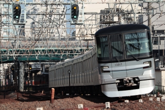 東京メトロ13000形(CM) 13017 鉄道フォト・写真 by Nichikaさん 西新井駅：2021年06月12日16時ごろ