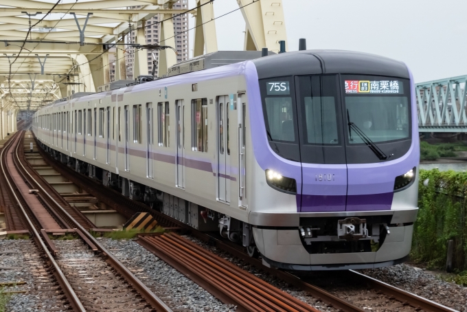 東京メトロ18000系電車 18101 小菅駅 鉄道フォト・写真 by shingenさん