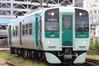 JR四国 1500形 1501 鉄道フォト・写真 by BOEING737MAX-8さん 徳島駅：2023年09月01日09時ごろ