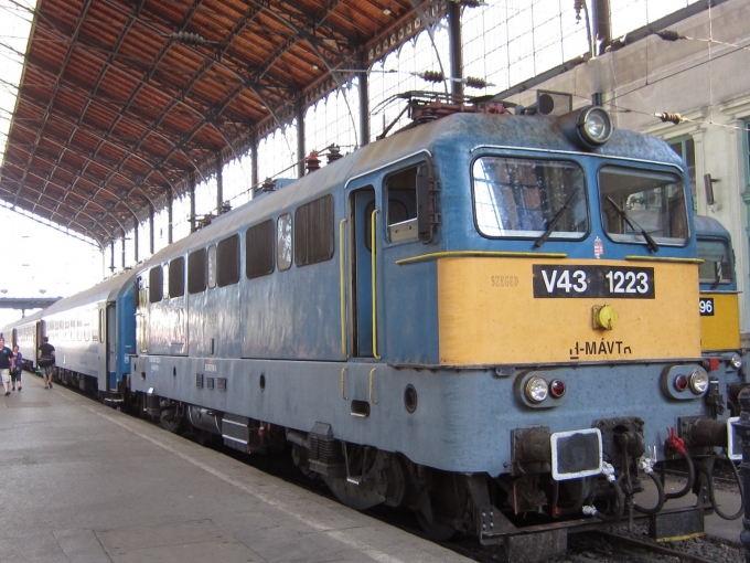 ハンガリー国鉄 v43 1223 鉄道フォト・写真 by Jushinさん ：2011年10月01日20時ごろ