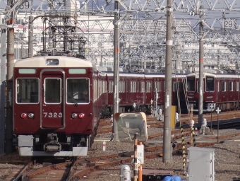 阪急電鉄 阪急7300形(Mc) 7323 鉄道フォト・写真 by Ruka❅*⋆̩さん 正雀駅：2022年02月11日09時ごろ