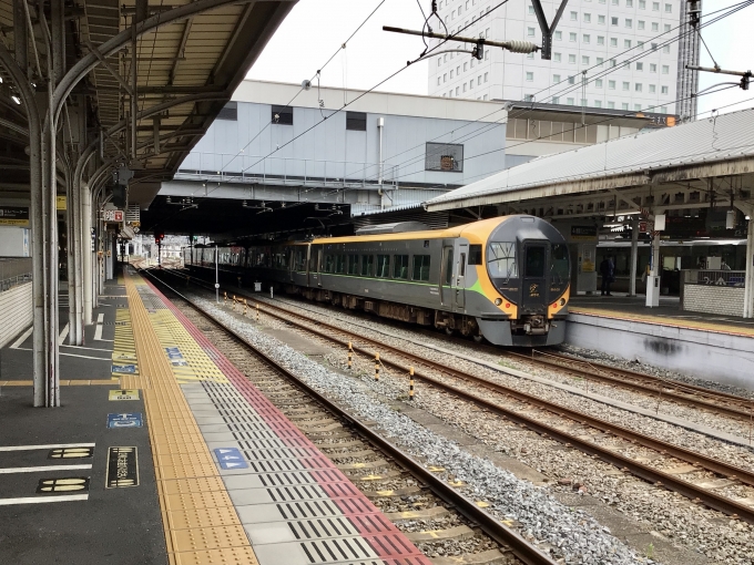 JR四国 8600形(Mc) 8601 鉄道フォト・写真 by てばどめさん 岡山駅：2021年08月11日09時ごろ