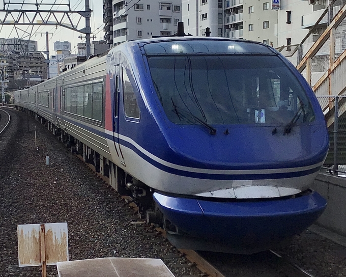 鉄道フォト・写真：智頭急行HOT7000形気動車 スーパーはくと HOT7002 元町駅 (兵庫県|JR) 鉄道フォト・写真 by てばどめさん - 撮影日 2022/12/16 12:59