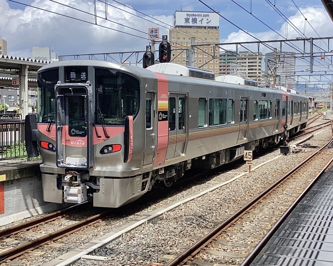 JR西日本 クモハ226-530 (227系) 車両ガイド | レイルラボ(RailLab)