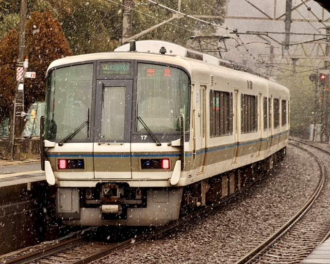 鉄道フォト・写真：JR西日本221系電車 クモハ221-17 河内堅上駅 鉄道フォト・写真 by てばどめさん - 撮影日 2023/01/27 12:17