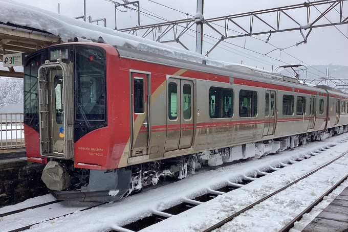 鉄道フォト・写真：しなの鉄道SR1系電車  クモハSR111-301 妙高高原駅 (えちごトキめき鉄道) 鉄道フォト・写真 by てばどめさん - 撮影日 2024/03/13 11:46