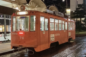 伊予鉄道モハ50形電車 76 鉄道フォト・写真 by てばどめさん 松山市駅前停留場：2023年08月30日21時ごろ