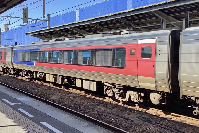 鉄道フォト・写真：JR四国2000系気動車 2521 松山駅 (愛媛県) 鉄道フォト・写真 by てばどめさん - 撮影日 2023/08/28 09:10