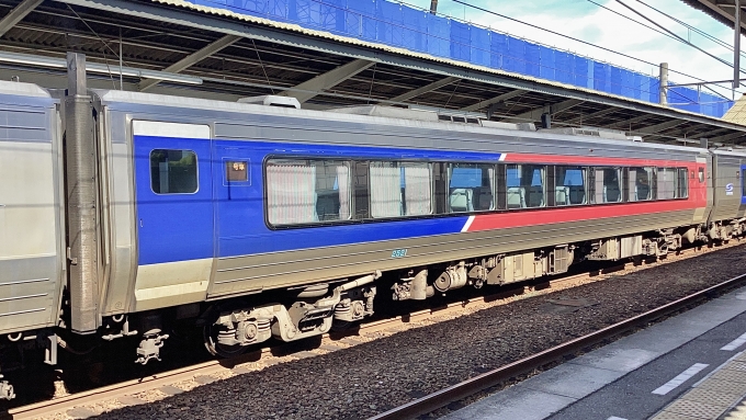 鉄道フォト・写真：JR四国2000系気動車 2521 松山駅 (愛媛県) 鉄道フォト・写真 by てばどめさん - 撮影日 2023/08/28 09:12