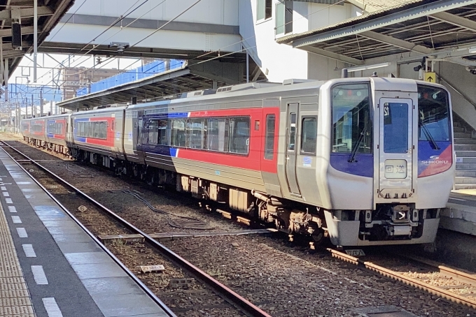 鉄道フォト・写真：JR四国2000系気動車 2429 松山駅 (愛媛県) 鉄道フォト・写真 by てばどめさん - 撮影日 2023/08/28 09:17