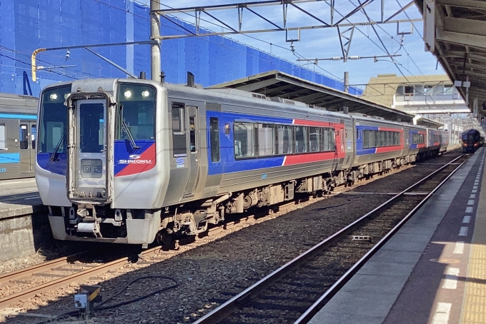 鉄道フォト・写真：JR四国2000系気動車 2459 松山駅 (愛媛県) 鉄道フォト・写真 by てばどめさん - 撮影日 2023/08/28 09:15