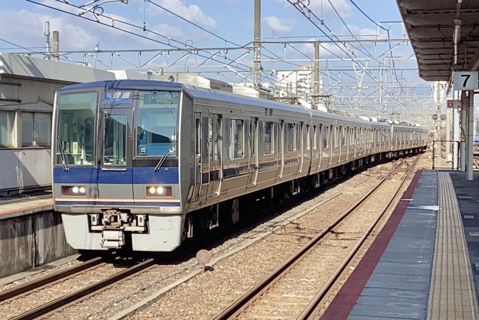 鉄道フォト・写真：JR西日本207系電車 クハ207-112 尼崎駅 (JR) 鉄道フォト・写真 by てばどめさん - 撮影日 2023/04/27 07:50