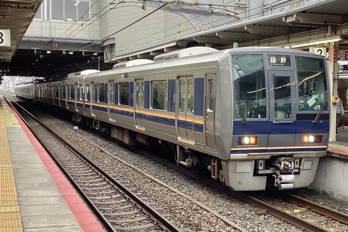 鉄道フォト・写真：JR西日本207系電車 クハ206-1022 尼崎駅 (JR) 鉄道フォト・写真 by てばどめさん - 撮影日 2023/04/19 08:55