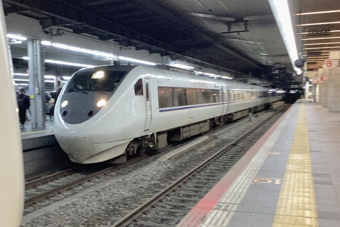 鉄道フォト・写真：JR西日本 681系電車 クロ681-2002 大阪駅 鉄道フォト・写真 by てばどめさん - 撮影日 2024/04/10 19:09