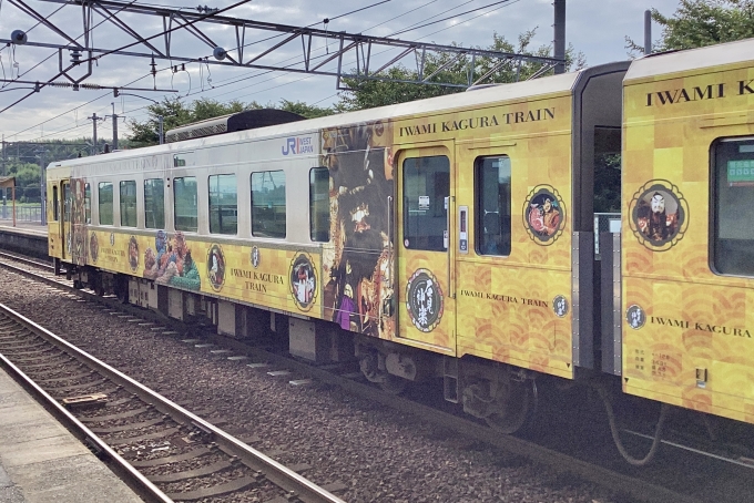 鉄道フォト・写真：JR西日本キハ126・121系気動車 キハ126-1002 荘原駅 鉄道フォト・写真 by てばどめさん - 撮影日 2023/08/20 08:52