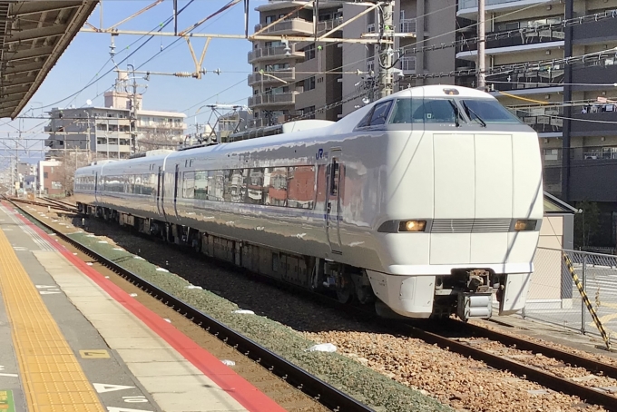 鉄道フォト・写真：JR西日本 681系電車 クハ680-503 茨木駅 鉄道フォト・写真 by てばどめさん - 撮影日 2022/02/28 12:13