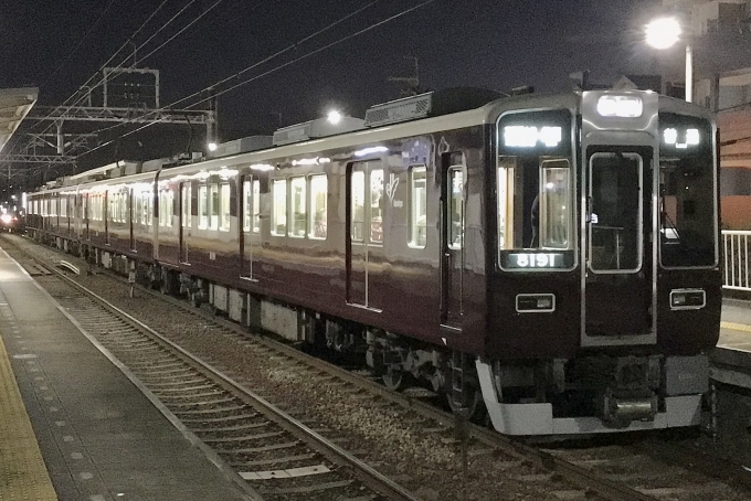 鉄道フォト・写真：阪急電鉄 阪急8000系電車 8191 牧落駅 鉄道フォト・写真 by てばどめさん - 撮影日 2023/01/10 17:54