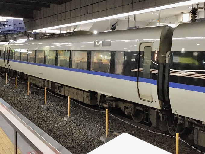 鉄道フォト・写真：JR西日本 683系電車 モハ683-1006 大阪駅 鉄道フォト・写真 by てばどめさん - 撮影日 2023/01/02 17:08