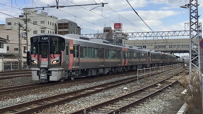 鉄道フォト・写真：JR西日本227系電車 クモハ226-528 大久保駅 (兵庫県) 鉄道フォト・写真 by てばどめ@プロフをお読み下さいさん - 撮影日 2023/02/08 14:17