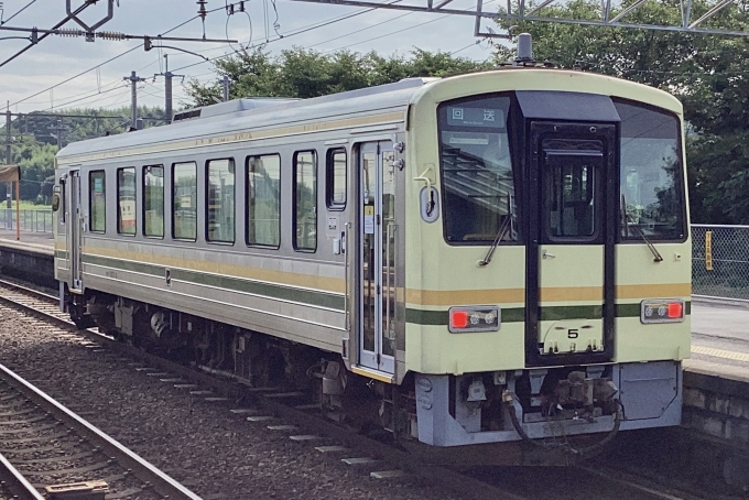 鉄道フォト・写真：JR西日本キハ120形気動車 キハ120-5 荘原駅 鉄道フォト・写真 by てばどめさん - 撮影日 2023/08/20 09:17