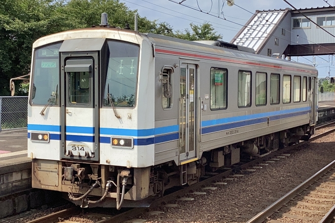 鉄道フォト・写真：JR西日本キハ120形気動車 キハ120-314 荘原駅 鉄道フォト・写真 by てばどめさん - 撮影日 2023/08/20 10:00