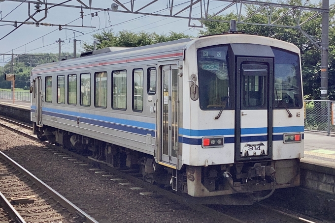 鉄道フォト・写真：JR西日本キハ120形気動車 キハ120-314 荘原駅 鉄道フォト・写真 by てばどめさん - 撮影日 2023/08/20 10:01