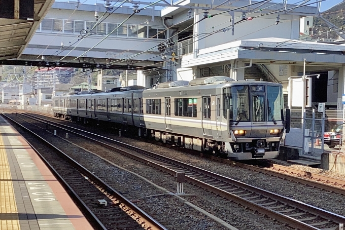 鉄道フォト・写真：JR西日本223系電車 クモハ223-3023 須磨駅 鉄道フォト・写真 by てばどめさん - 撮影日 2023/12/28 12:02