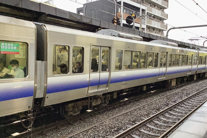 鉄道フォト・写真：JR西日本223系電車 サハ223-13 桜ノ宮駅 鉄道フォト・写真 by てばどめさん - 撮影日 2023/05/29 18:19