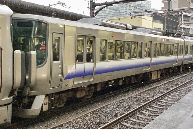 鉄道フォト・写真：JR西日本223系電車 クハ222-105 桜ノ宮駅 鉄道フォト・写真 by てばどめさん - 撮影日 2023/05/29 18:20