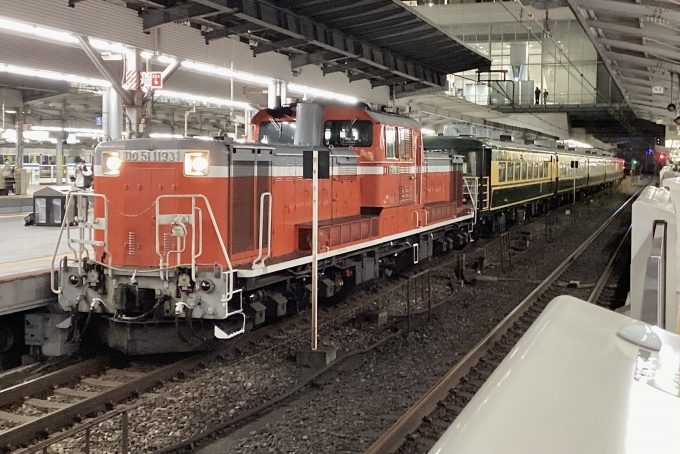 鉄道フォト・写真：JR西日本 国鉄DD51形ディーゼル機関車 DD51 1193 大阪駅 鉄道フォト・写真 by てばどめさん - 撮影日 2023/10/09 20:31