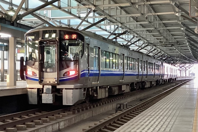 鉄道フォト・写真：JR西日本521系電車 クハ520-47 福井駅 (ハピライン) 鉄道フォト・写真 by てばどめさん - 撮影日 2024/03/14 17:12