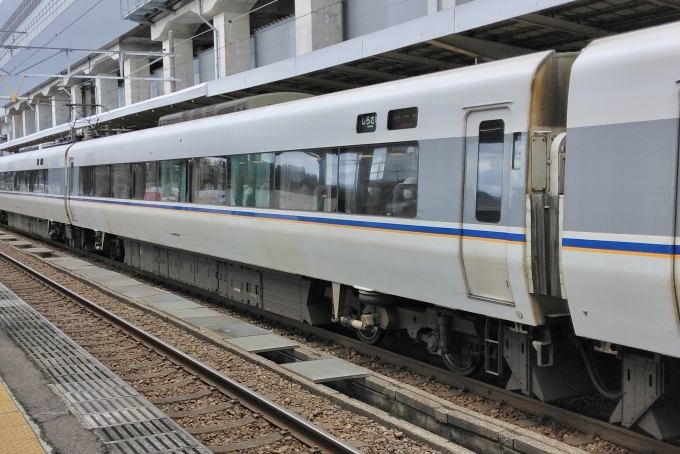 鉄道フォト・写真：JR西日本 681系電車 しらさぎ モハ681-8 芦原温泉駅 (ハピライン) 鉄道フォト・写真 by てばどめさん - 撮影日 2024/03/10 15:28