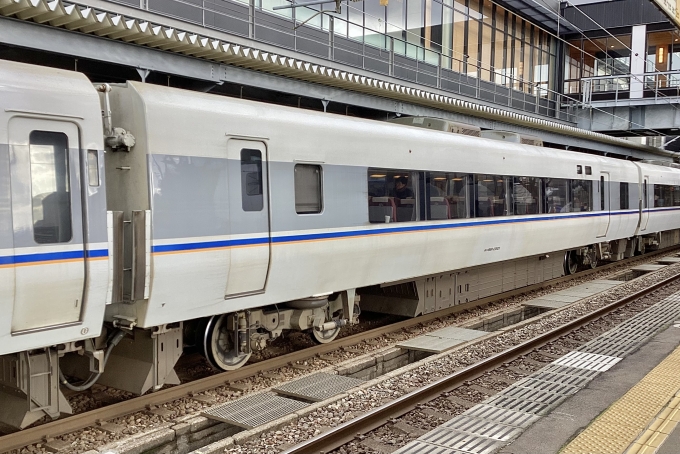 鉄道フォト・写真：JR西日本 681系電車 しらさぎ サハ681-2301 芦原温泉駅 (ハピライン) 鉄道フォト・写真 by てばどめさん - 撮影日 2024/03/10 16:27