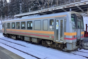 JR西日本 キハ120形 キハ120-329 鉄道フォト・写真 by てばどめさん 南小谷駅：2024年03月11日07時ごろ