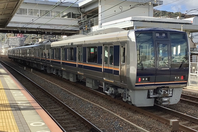 鉄道フォト・写真：JR西日本207系電車 クハ207-136 須磨駅 鉄道フォト・写真 by てばどめさん - 撮影日 2022/12/27 13:12