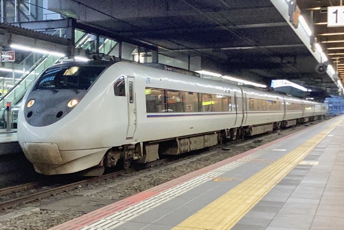 鉄道フォト・写真：JR西日本 681系電車 クロ681-8 大阪駅 鉄道フォト・写真 by てばどめさん - 撮影日 2024/07/03 19:10